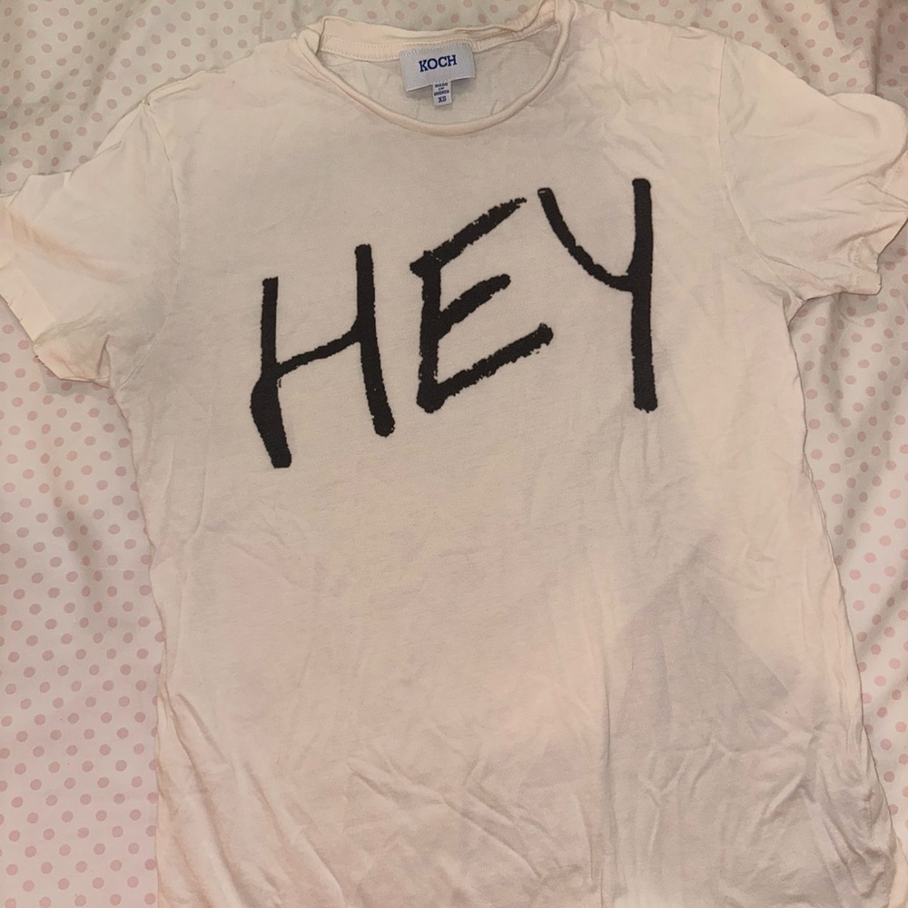 KOCH Cream T-Shirt with Black 'HEY' Print